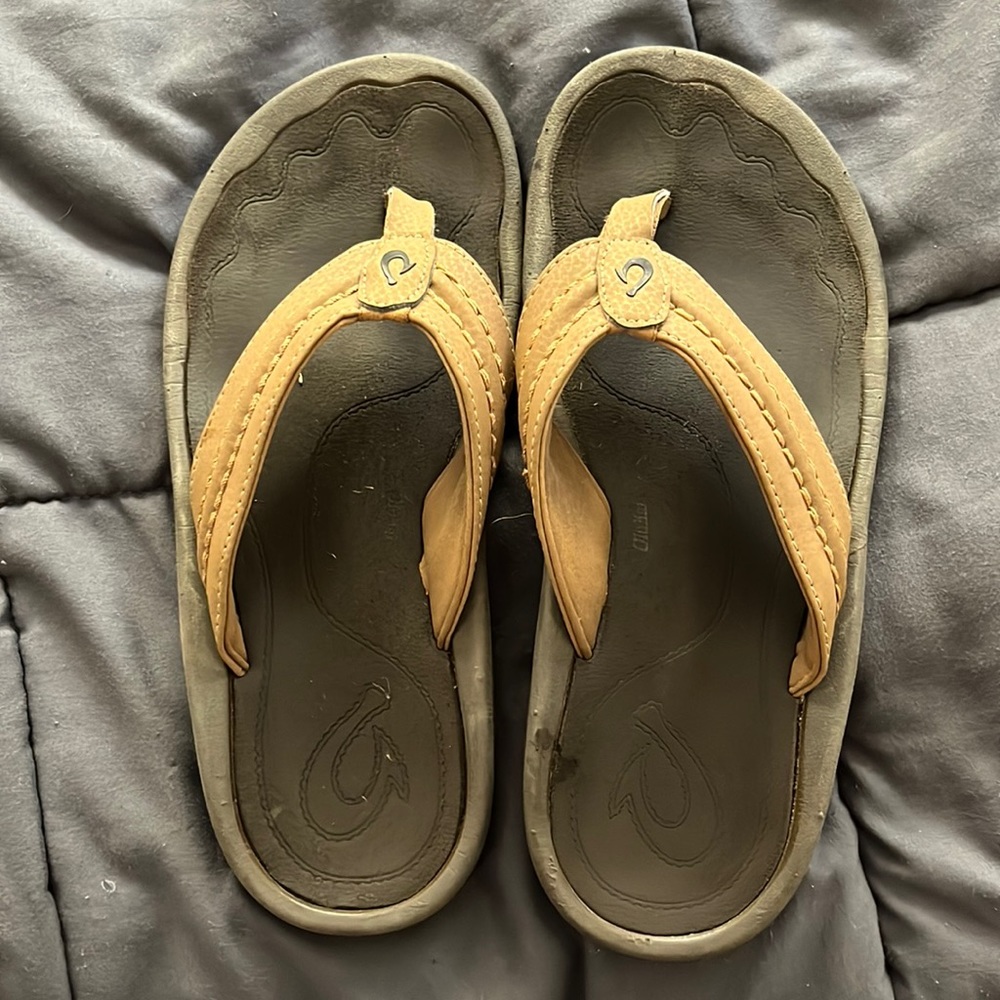 Men’s brown Olukai sandals size 8